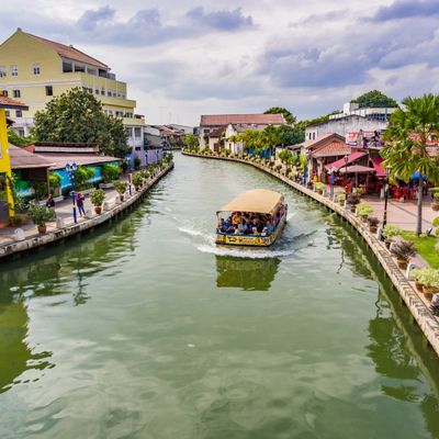 Uncover the Wonders of Singapore and Malaysia with a Luxury Tour!