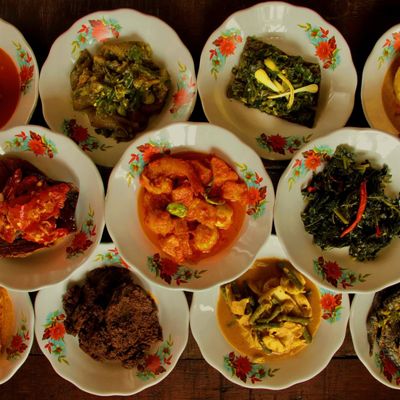 Incredible Flavours Await - Luxury Food Tour!