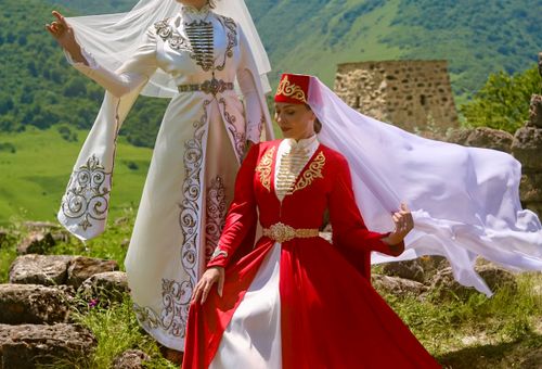 Наши девичники-это путешествия с душой, комфортом и эстетикой. 
Каждая здесь чувствует себя главной героиней восточной сказки!