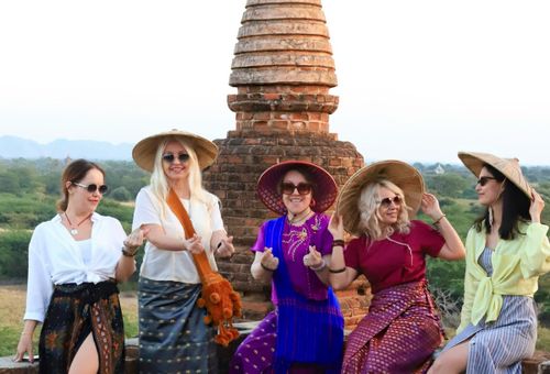 Наши девичники-это путешествия с душой, комфортом и эстетикой. 
Каждая здесь чувствует себя главной героиней восточной сказки!