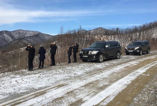 Мы путешествуем на комфортных авто и с комфортным проживанием даже в самое сердце тайги. 
Мы работали с BBC и о нас знают самые крупные сафари агентства мира. 