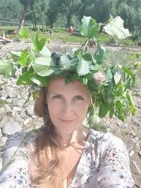 Мы не про развлечения, а про опыт максимального погружения в ощущения себя, соединения с  жизненной силой и силами самой жизни, через расслабление и наслаждение