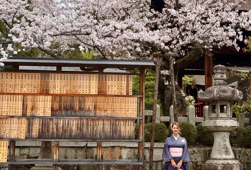 Это путешествия, созданные с любовью к людям и природе. Со мной весело, познавательно и я точно не подведу!