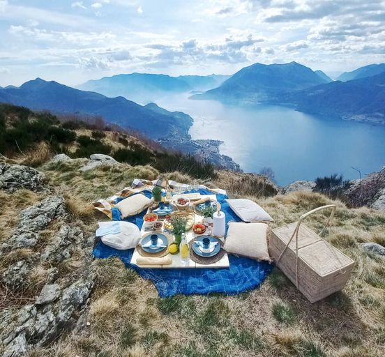 Эксклюзивный пикник в предгорьях Альп с видами на озеро Комо