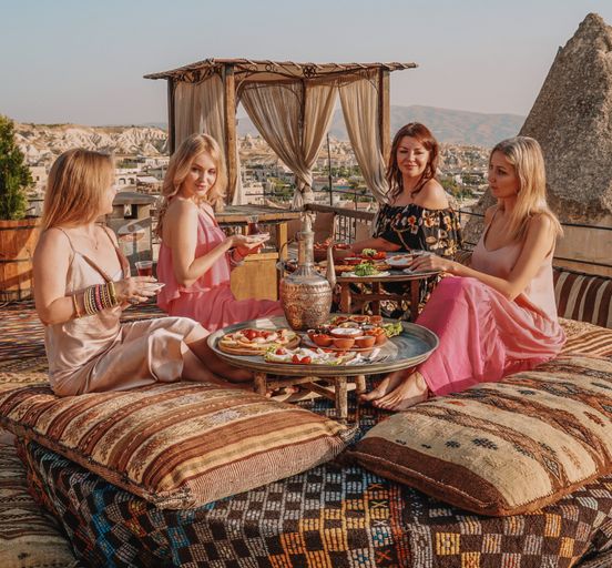 Bachelorette party in Cappadocia with photo shoots. Mini group