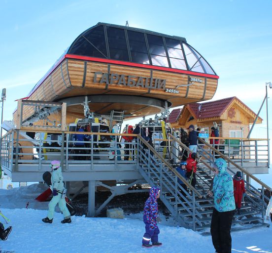 Ski tour in the Elbrus region.