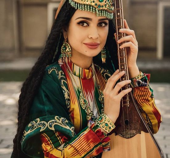 Uzbekistan: Lady Dandy Fashion Tour