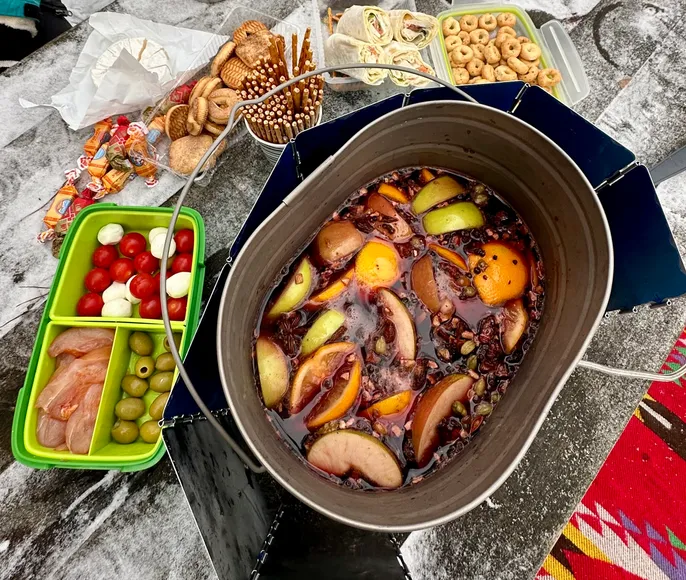 Поход с глинтвейном в Молодинский лес, Чехов