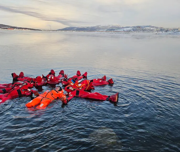 Айсфлоатинг и обзорная экскурсия - Купание в водах Баренцева моря и Мурманск