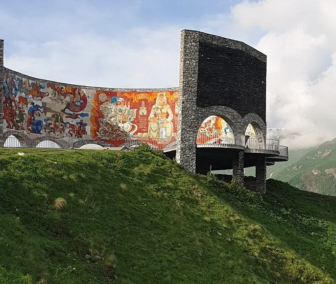 Весенняя симфония Грузии: Вино, горы и душа