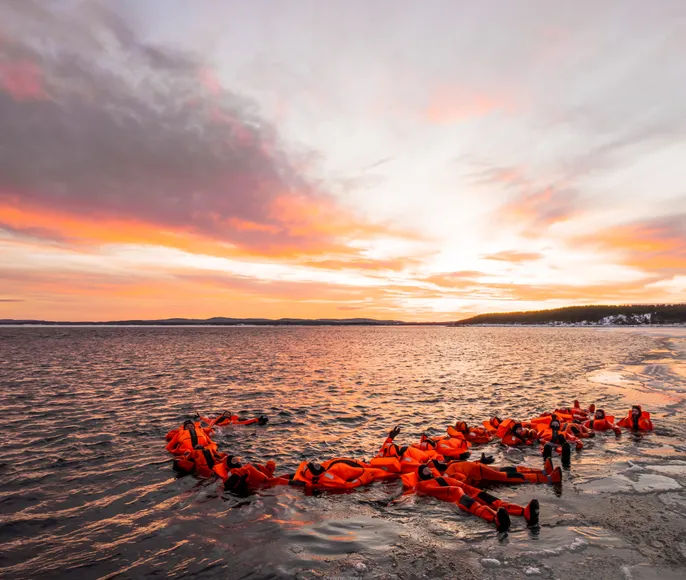Частный тур для мужчин. Хибины. Белое море. Снегоходы, рыбалка, флоатинг, горнолыжка.
