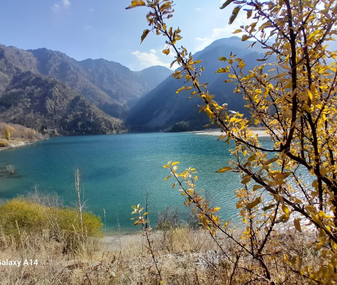 Однодневное путешествие из Алматы к озеру Иссык и в сердце Чарынского каньона