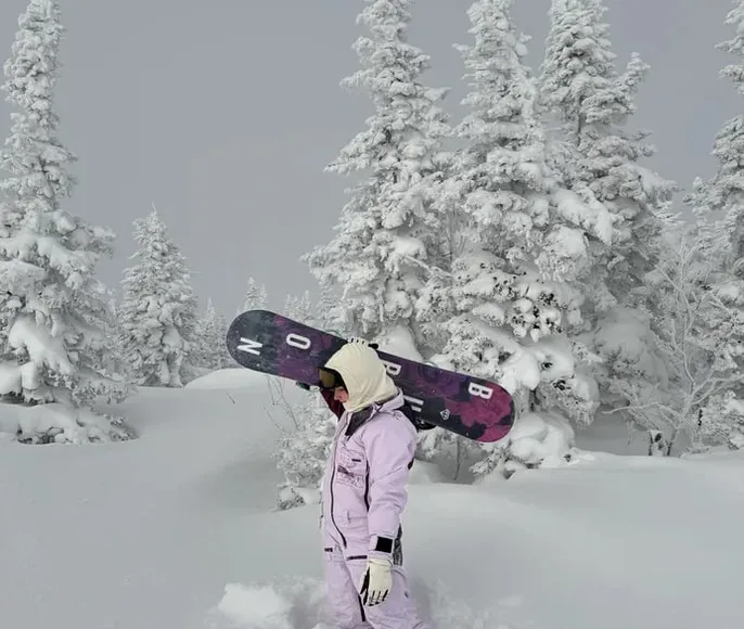 Шерегеш уютный и бесшабашный: коттедж, олени, снегоходы, бары и катка