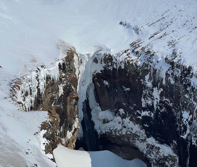 Каньон Опасный и Дачные источники: Снегоходный тур к сердцу Мутновки