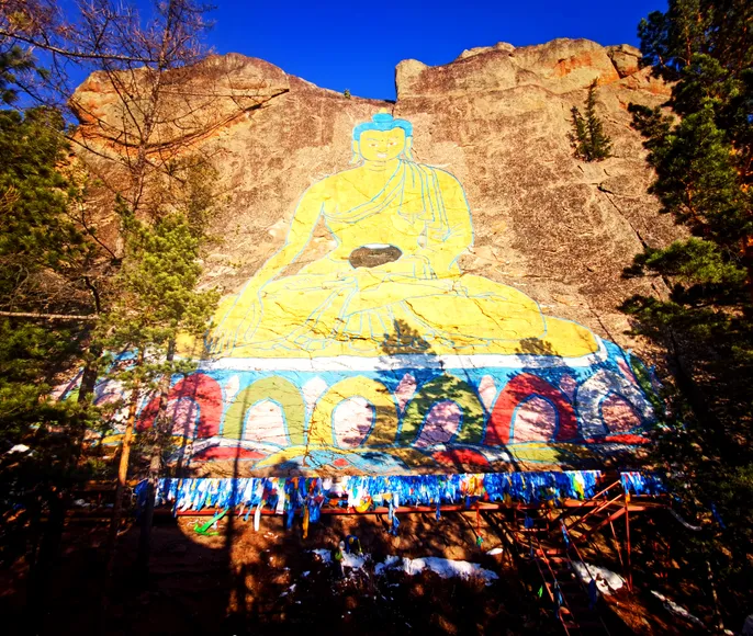 Путь к большому Будде и кора у самой большой ступы в России