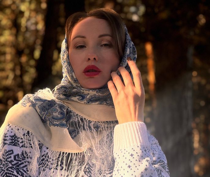 Фото девичник в стиле Аля-Рус в Приэльбрусье с вечеринкой в стиле 90х