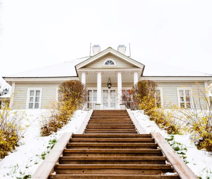 Усадьбы и парки Псковской земли: прогулки сквозь века
