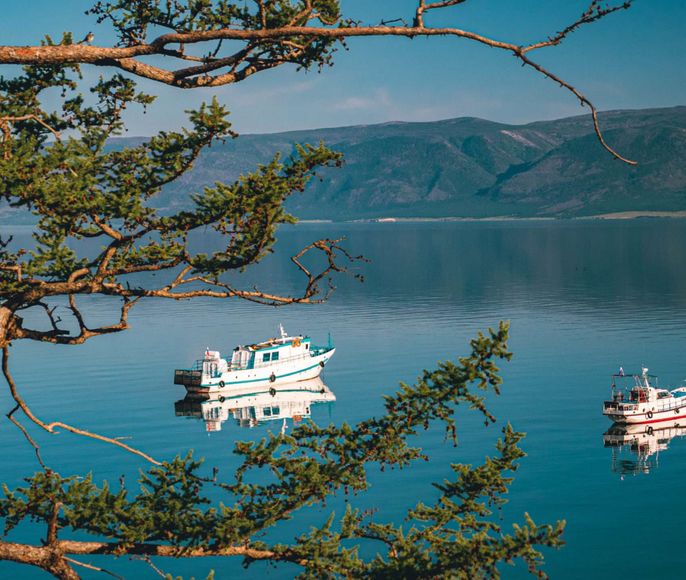 Водная гладь Байкала