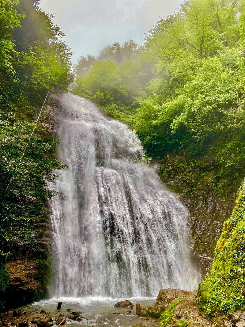 Ольгинский водопад в Абхазии