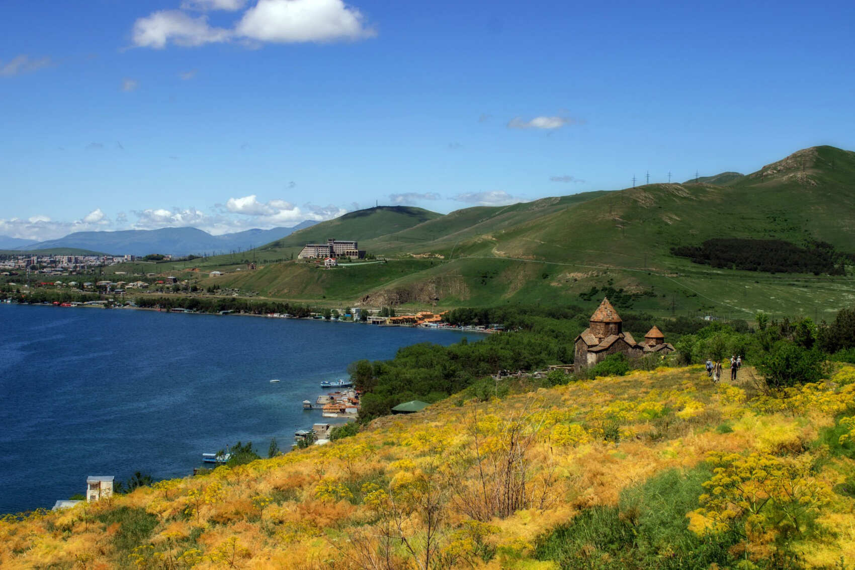 Индивидуальный тур: Храм Гарни, ущелье Симфония камней, монастырь Гегард, озеро Севан  