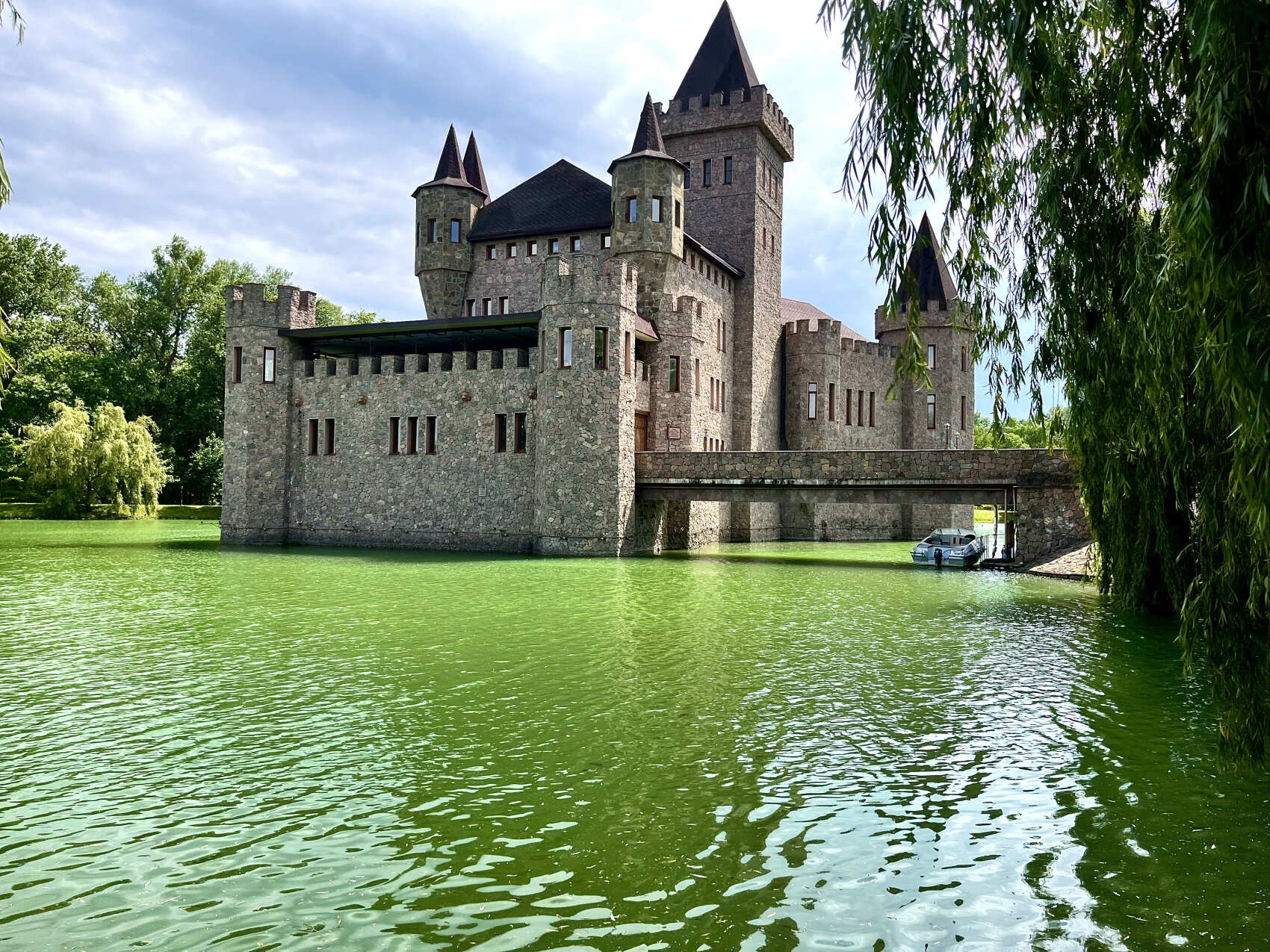 Романтическое путешествие к замку Шато Эркен с релаксом в термальных источниках