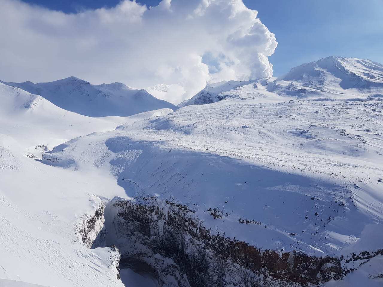 На Вездеходе  к действующему вулкану :Каньон Опасный , Мини-долина Гейзеров (3/9)