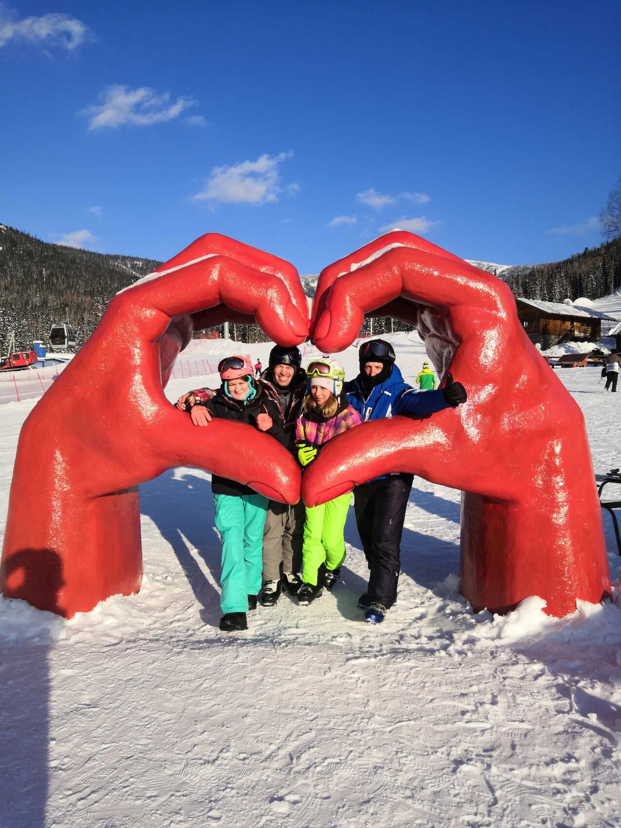 Тиндер тур в Шерегеш: в пещеры на снегоходах, фрирайд, парапланы (8/100)
