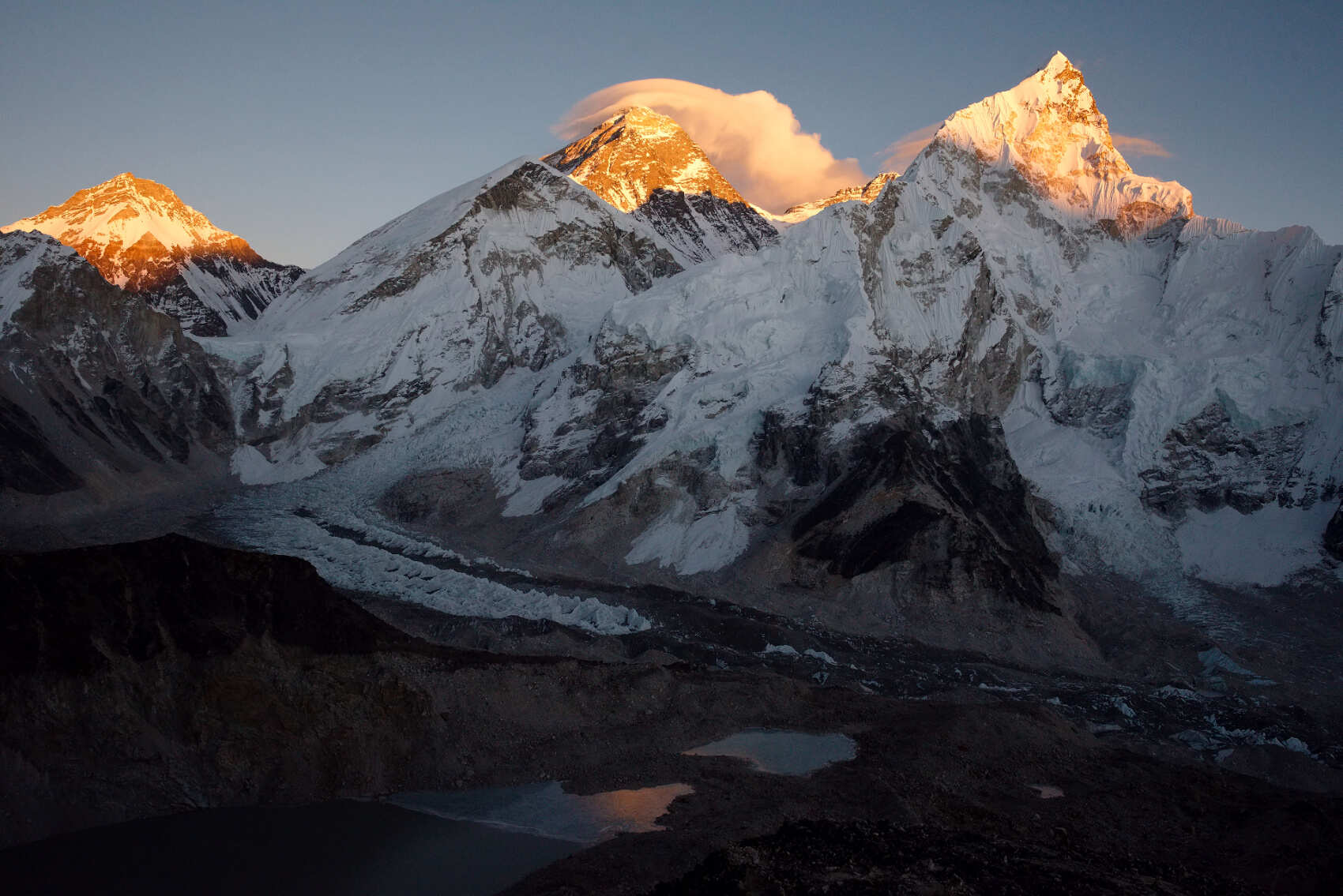 Everest Luxury Loop: Cultural Trek with Everest Base Camp Helicopter Tour