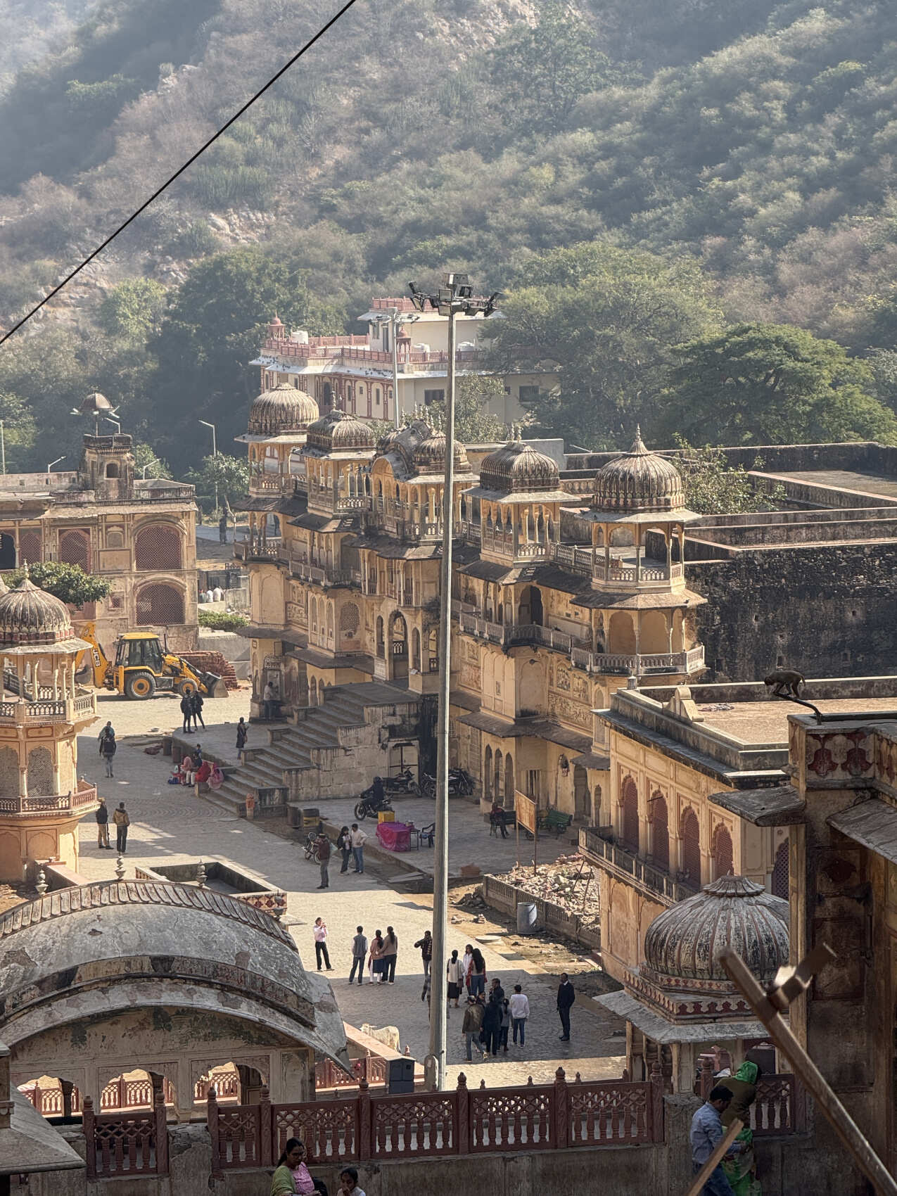 Экскурсия по фортам, дворцам и храмам Джайпура на машине
