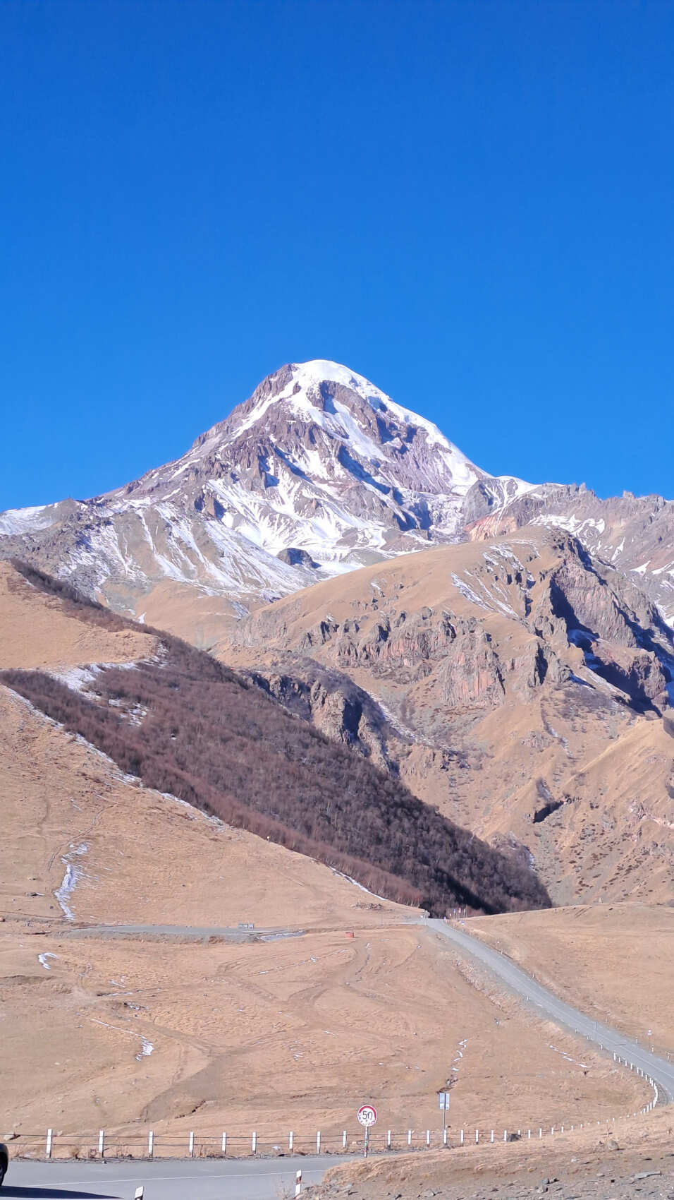На джипах в Казбеги. Едем за головокружительными видами и к красивым водопадам! (2/13)