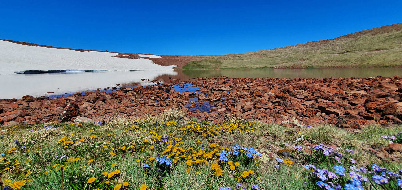 Огненные горы Гегамского  Хребта - джипинг и восхождение на вулкан Аждаак (3597м) (7/34)