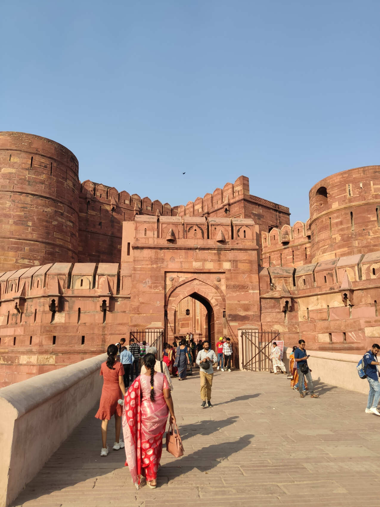 Поездка в Тадж Махал из аэропорта Дели на машине - Завтрак в Агре (3/6)