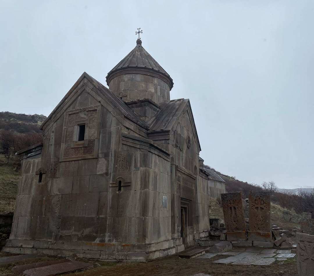 Поход к крепости Смбатаберд и монастырю Цахац Кар (6/10)