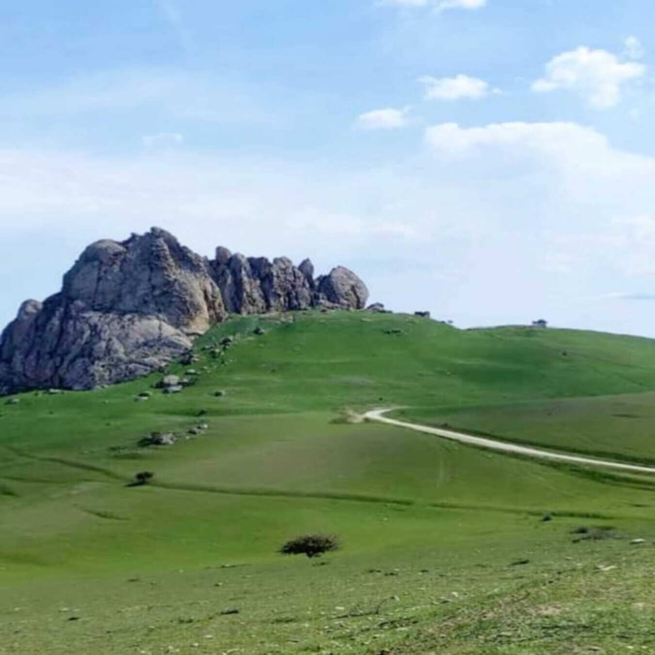 Розовое озеро, Марсианские горы, гора Бешбармаг, горный чай и черная икры