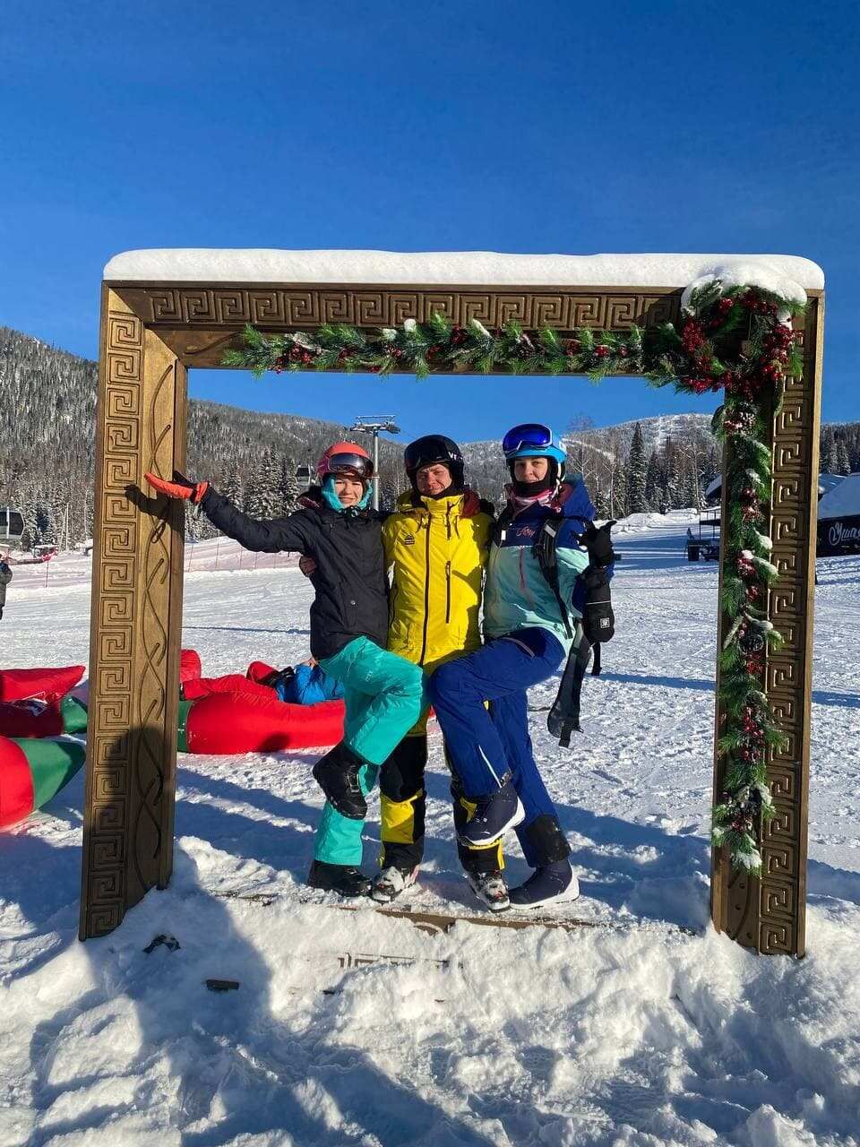 Тиндер тур в Шерегеш: в пещеры на снегоходах, фрирайд, парапланы (30/100)