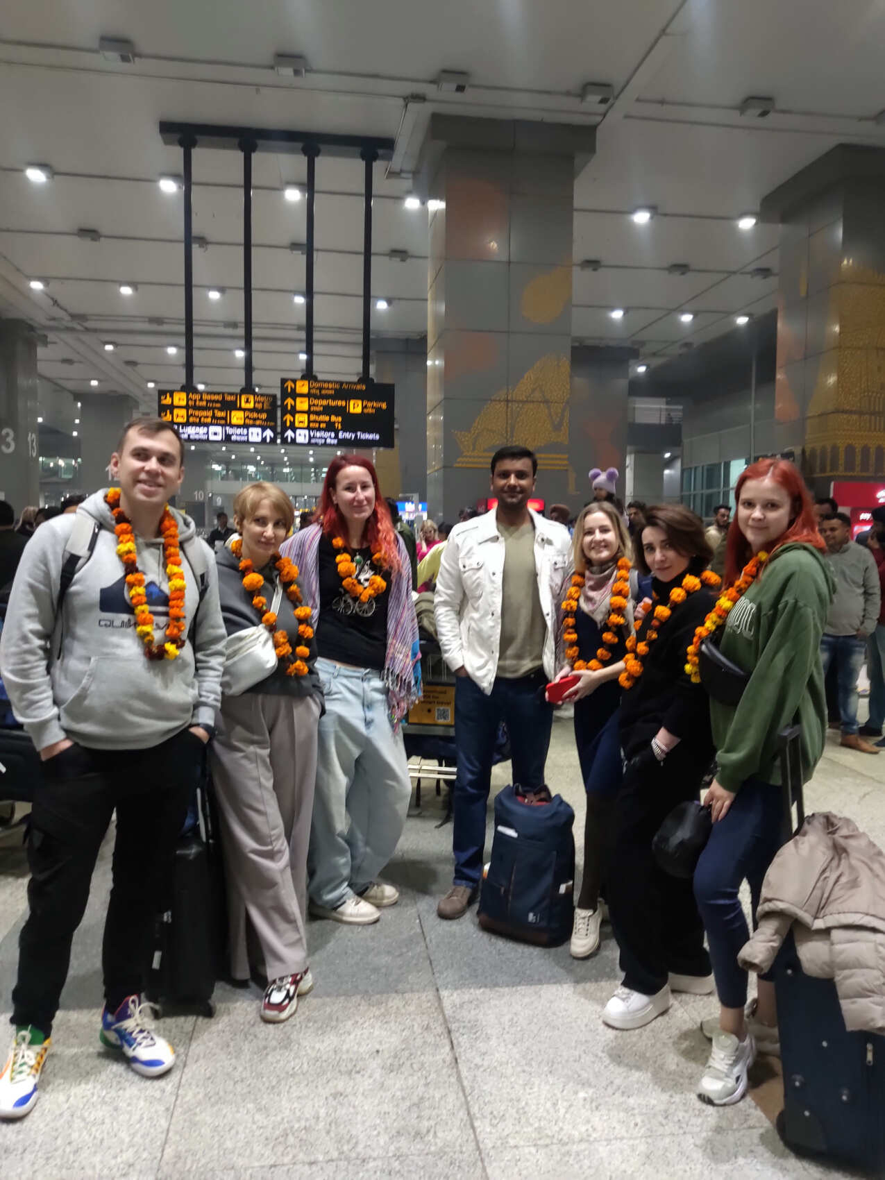 Поездка в Тадж Махал из аэропорта Дели на машине - Завтрак в Агре