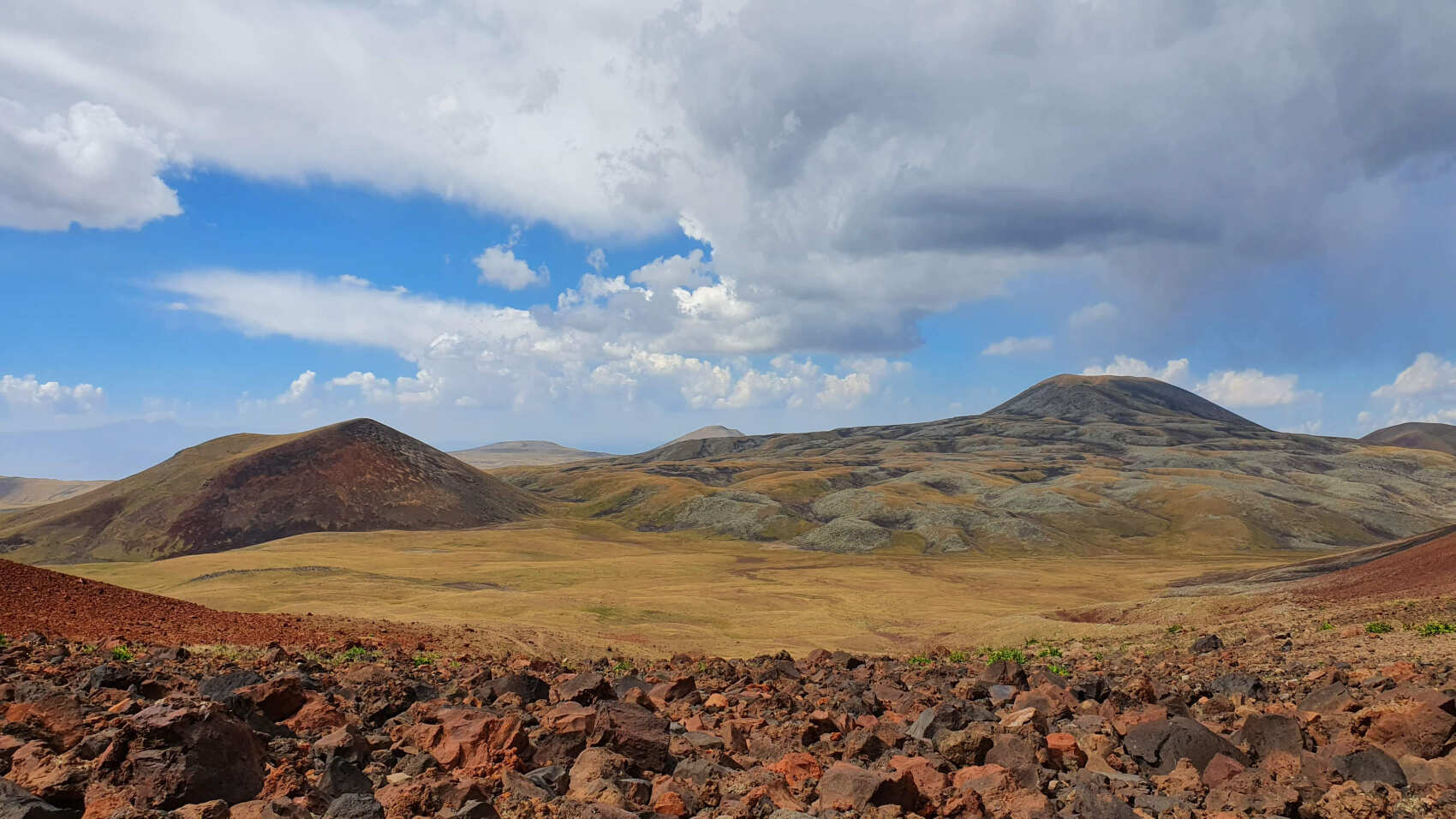 Огненные горы Гегамского  Хребта - джипинг и восхождение на вулкан Аждаак (3597м) (4/34)