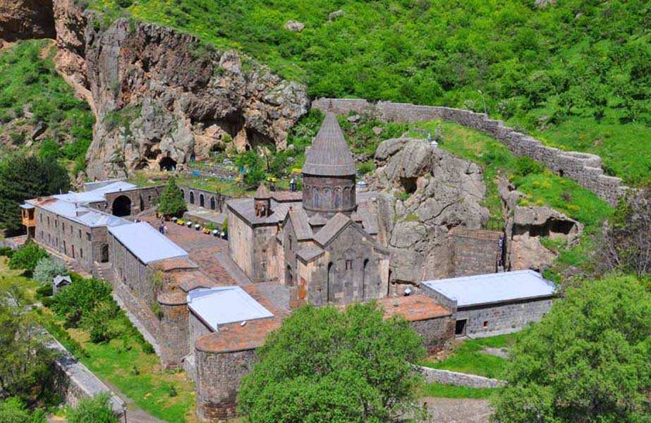 Экскурсия Гарни - Симфония камней - Гегард (9/12)