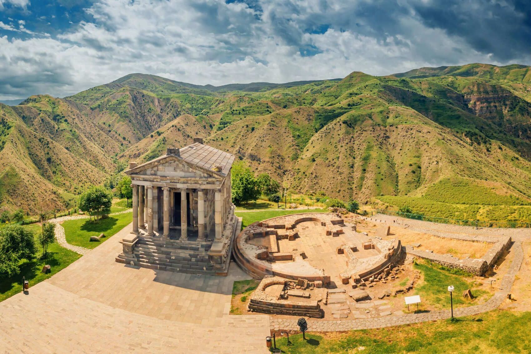Индивидуальный тур в  храм Гарни, монастырь Гегард, Симфония Камней  