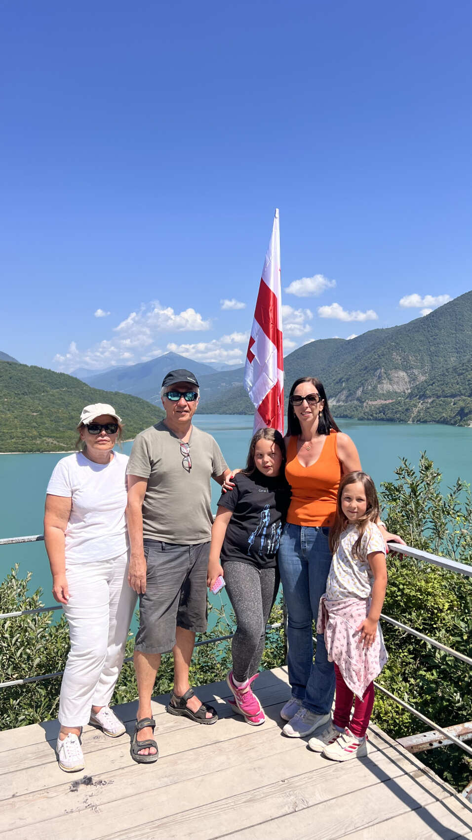 На джипах в Казбеги. Едем за головокружительными видами и к красивым водопадам! (11/13)