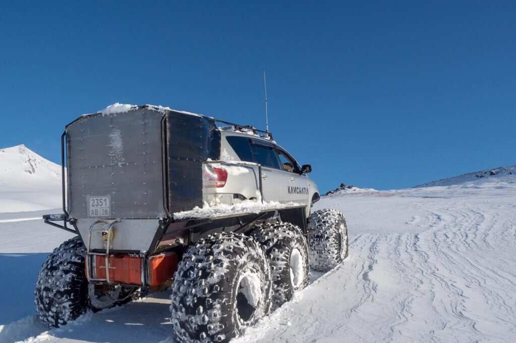 На Вездеходе  к действующему вулкану :Каньон Опасный , Мини-долина Гейзеров (2/9)