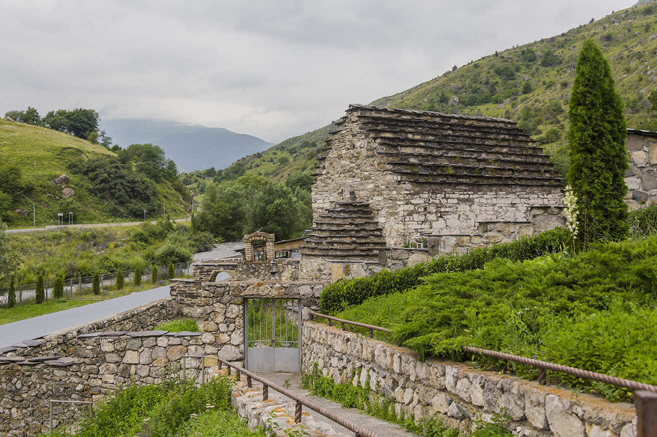Древняя земля Осетии: история в веках! (Три ущелья) (2/7)