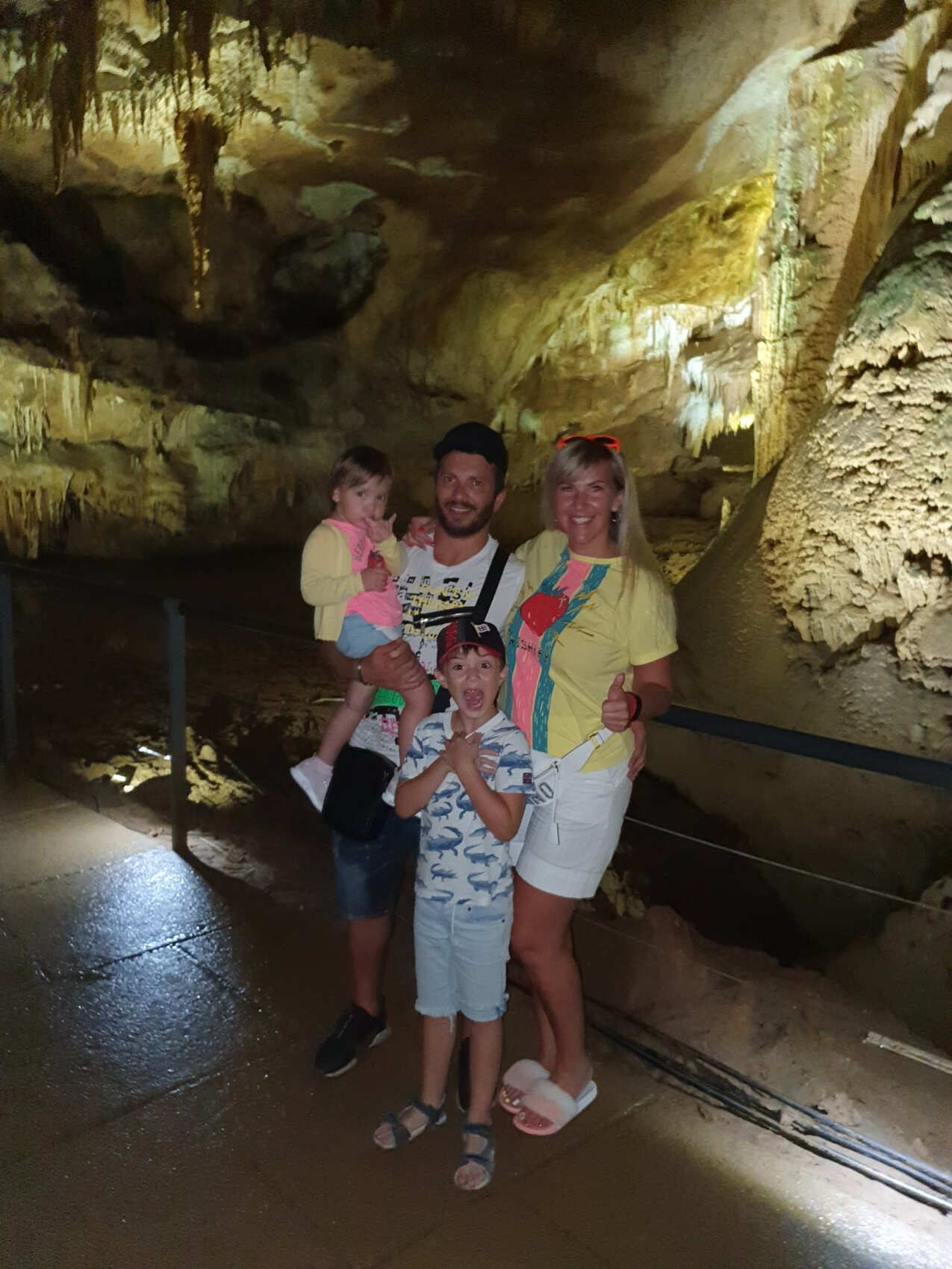 Индивидуальная Экскурсия в Кутаиси +каньон Мартвили (Окаци) (1/14)