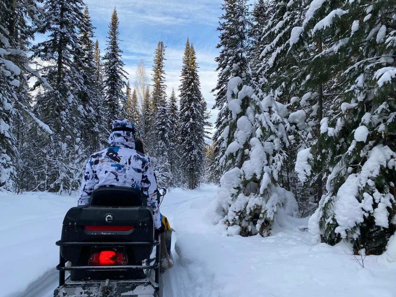 Тиндер тур в Шерегеш: в пещеры на снегоходах, фрирайд, парапланы (64/100)