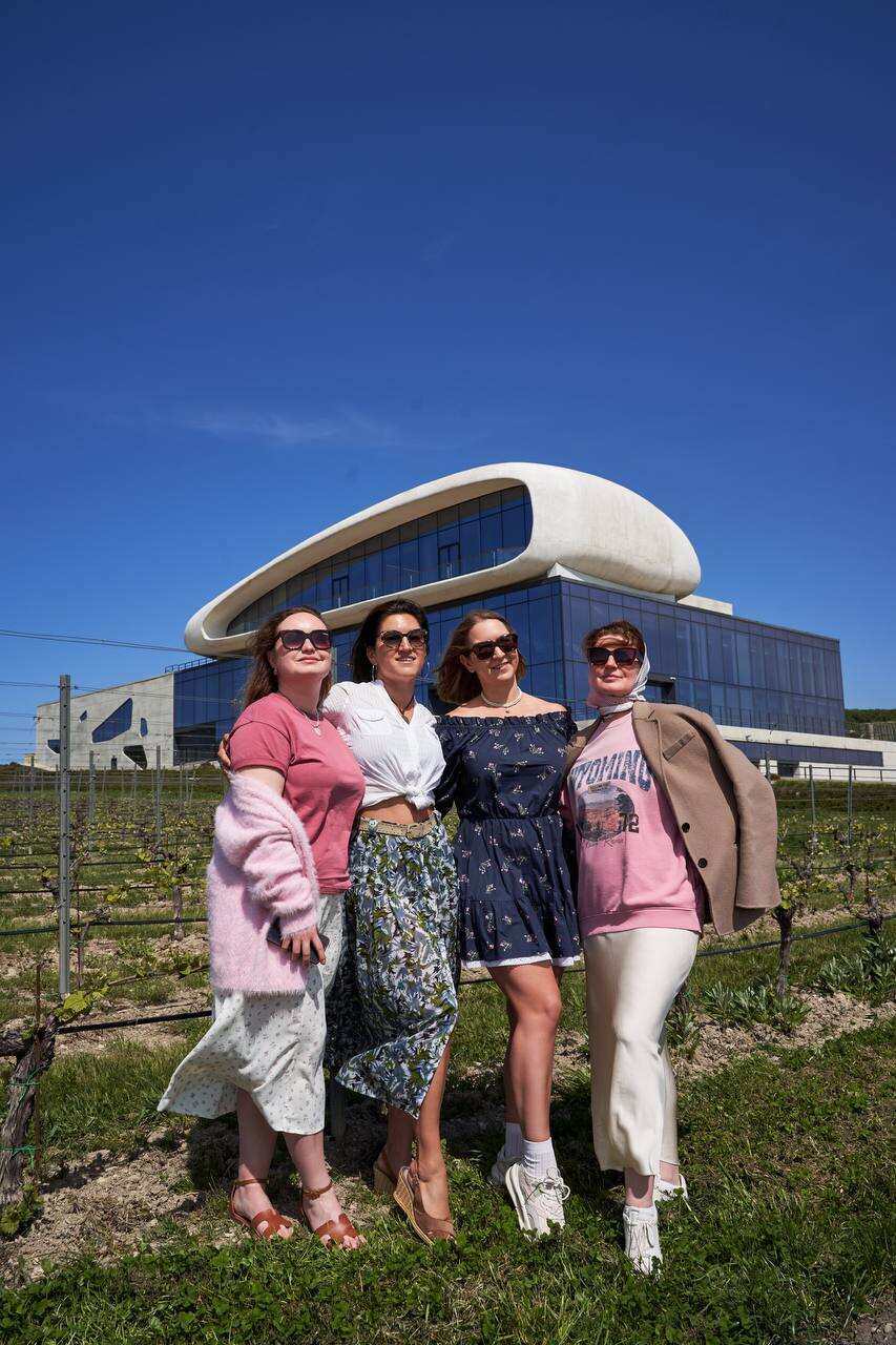 Девичник на Винодельнях: вино, яхта, жизнь у виноградников (21/45)