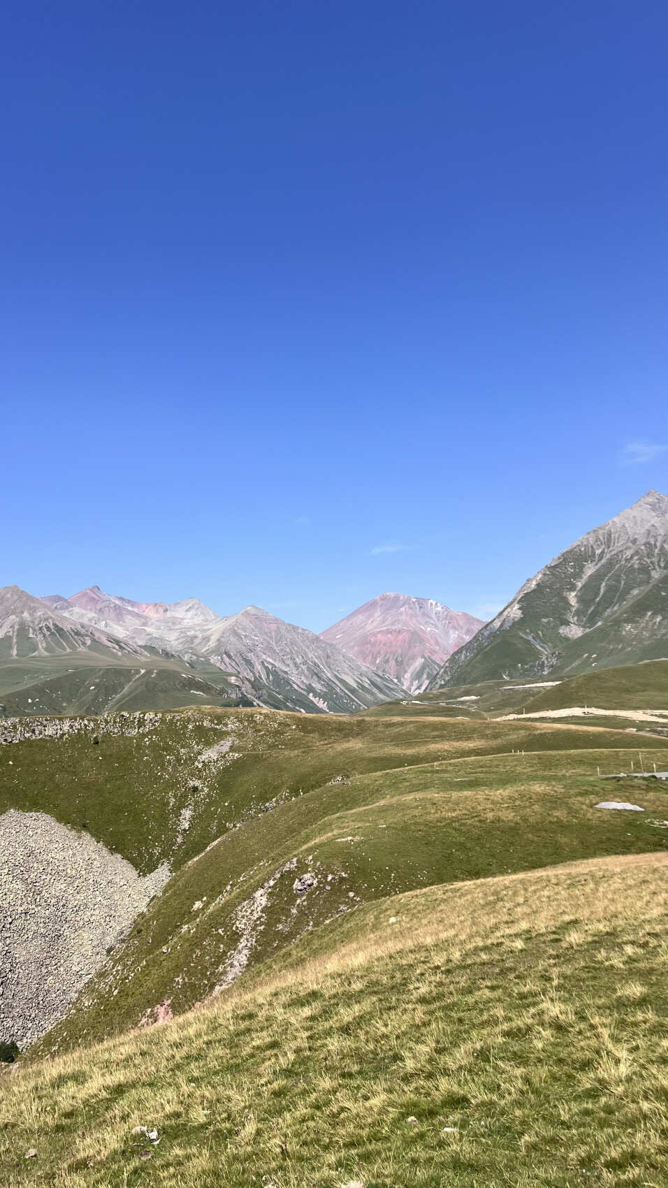 На джипах в Казбеги. Едем за головокружительными видами и к красивым водопадам! (9/13)