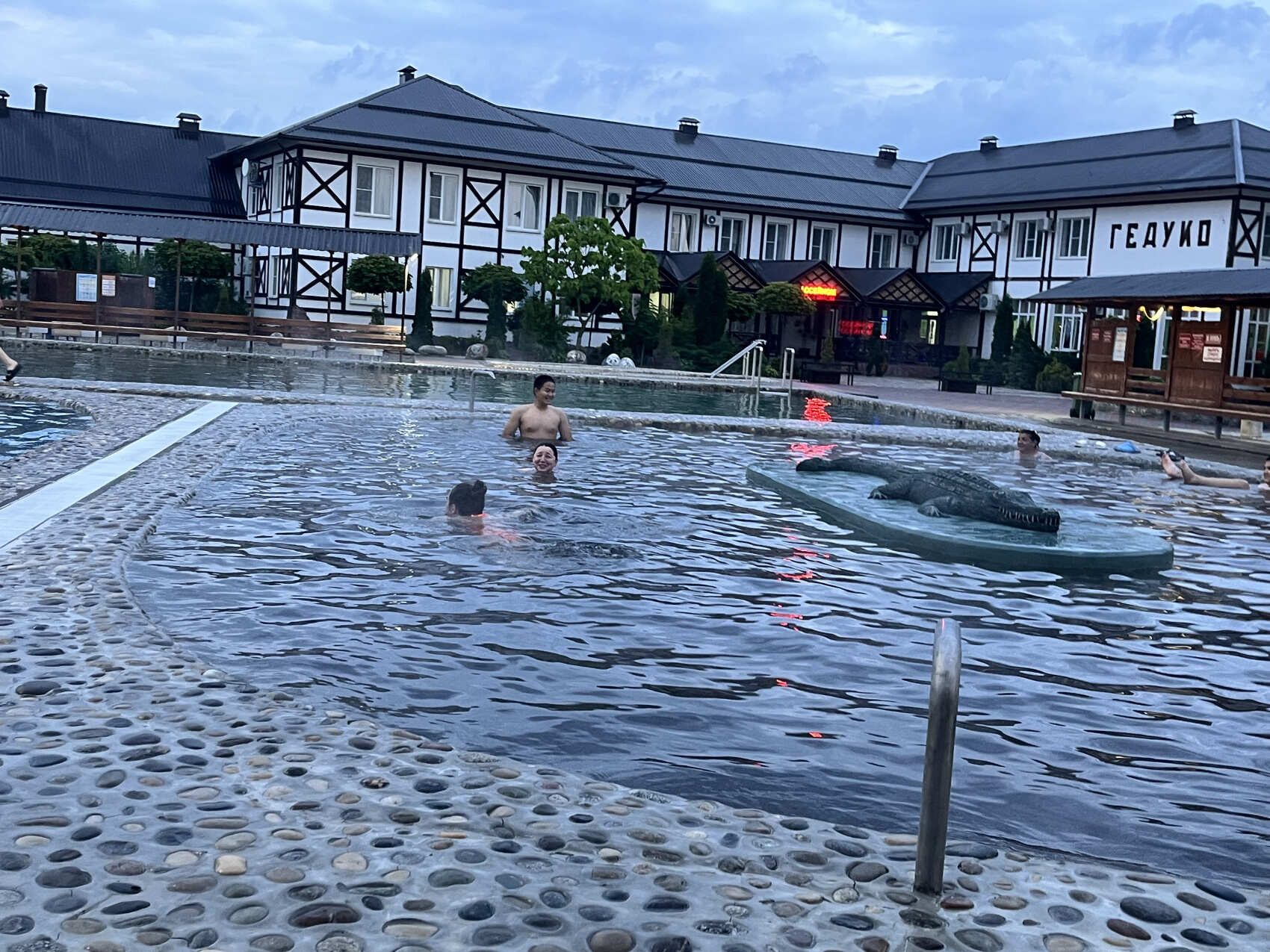 Романтическое путешествие к замку Шато Эркен с релаксом в термальных источниках (10/10)