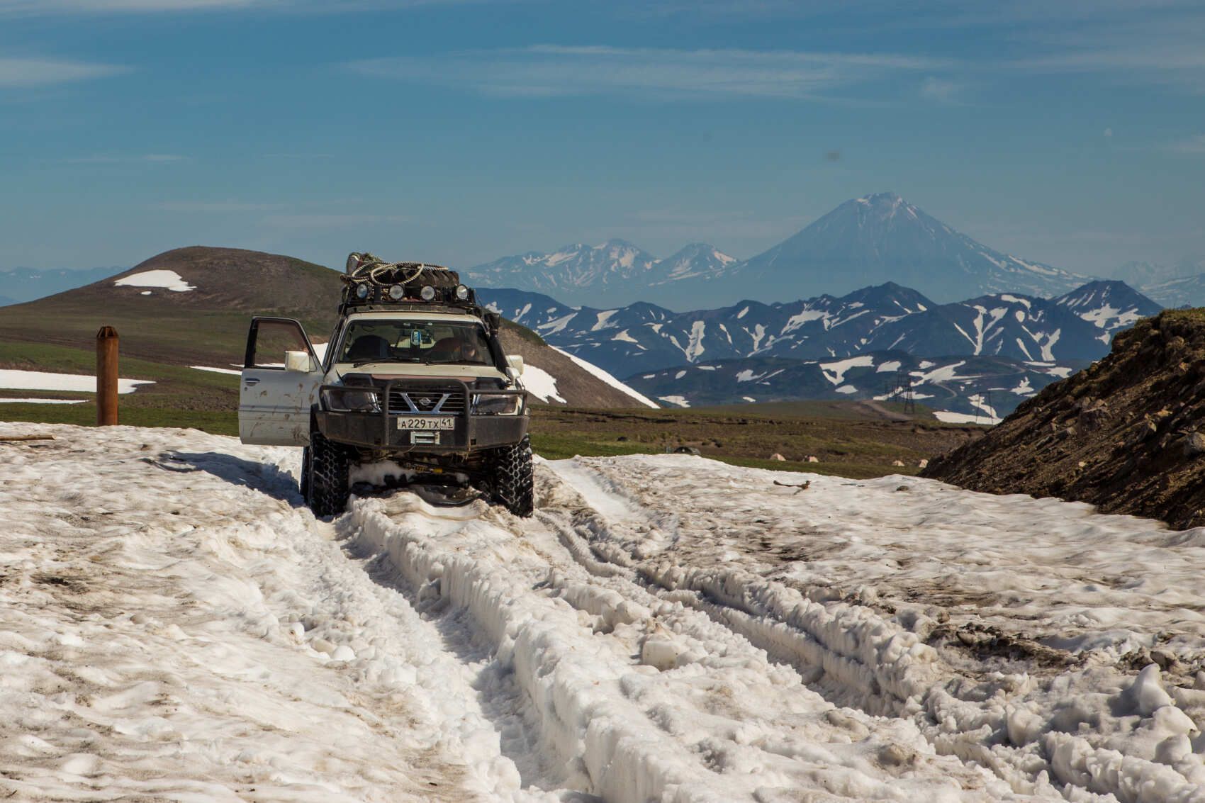 Джип-тур с восхождением на вулкан Горелый.