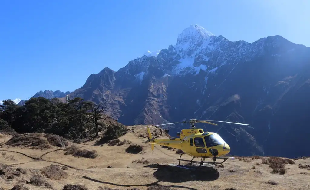 Вертолетный тур в базовый лагерь Эверест (2/7)