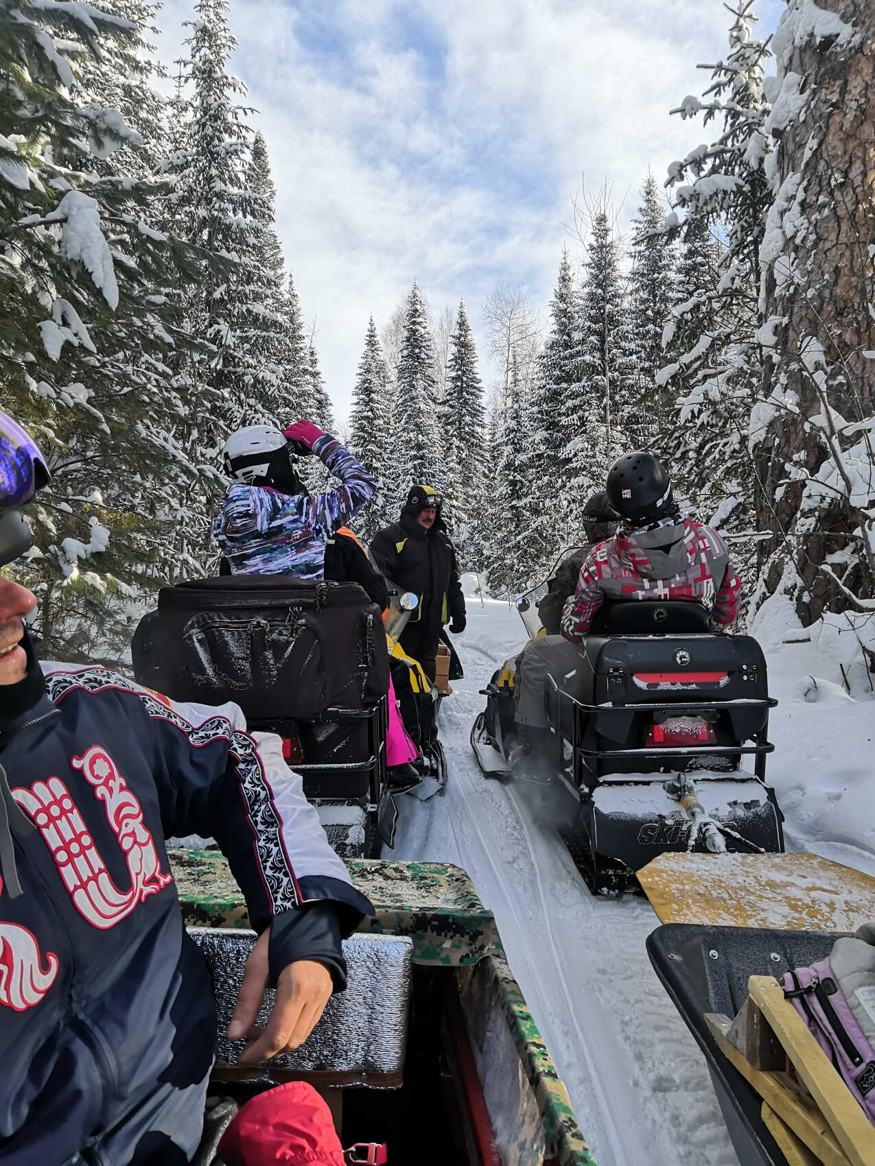Тиндер тур в Шерегеш: в пещеры на снегоходах, фрирайд, парапланы (54/100)